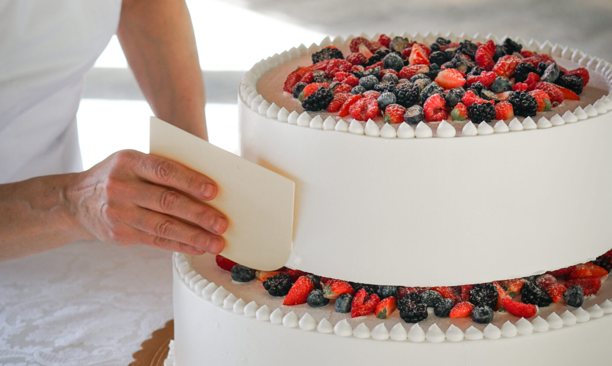 isa pasticceria wedding cake in progress